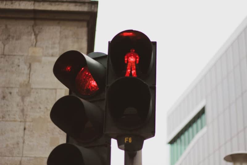 Red light with man stopping indicator symbolizing stopping to delay ejaculation
